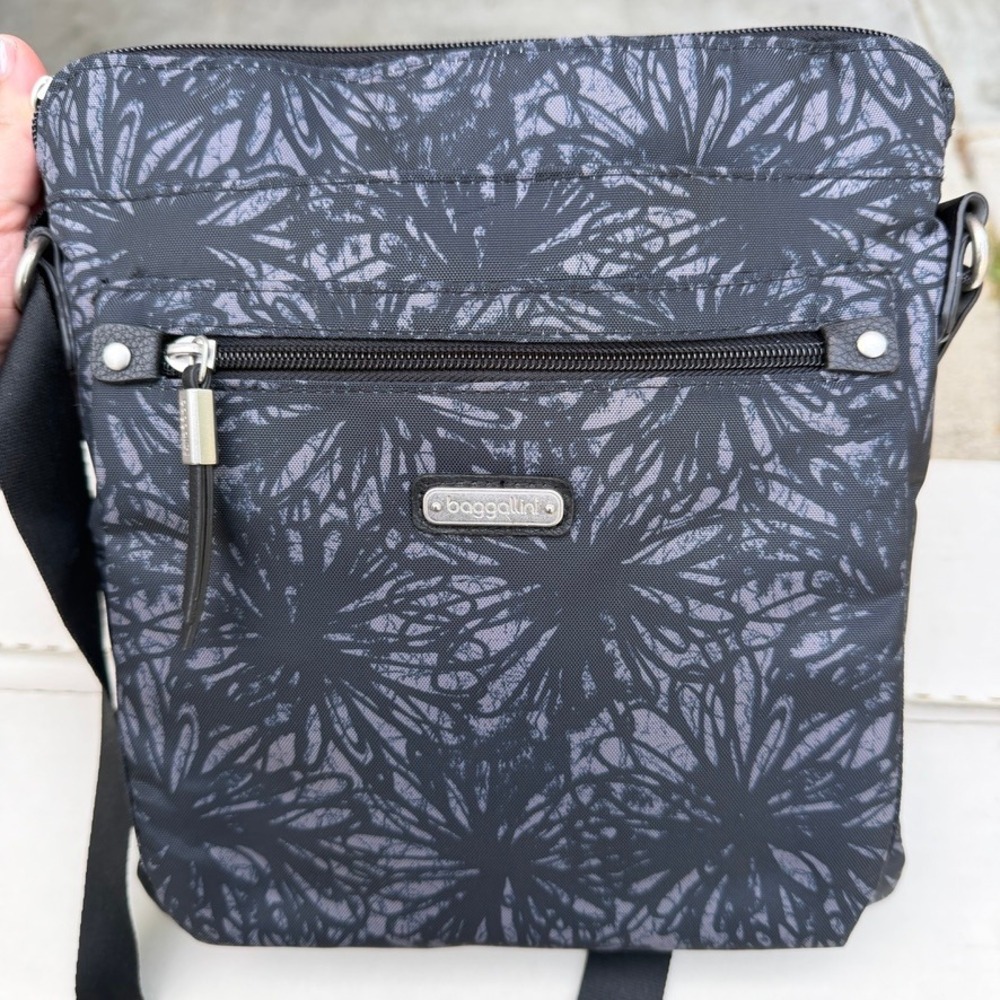 CHECK BACK SEAM Baggallini Go Bagg in the Midnight Blossom - Picture 2 of 8